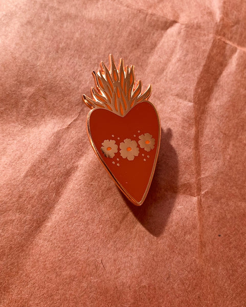 Pin de esmalte de corazón de cobre