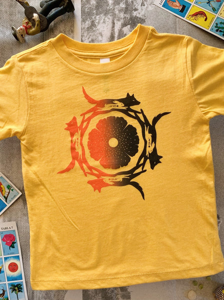 Camiseta para niños pequeños Coyote y Conejo ~ Amarillo sol 